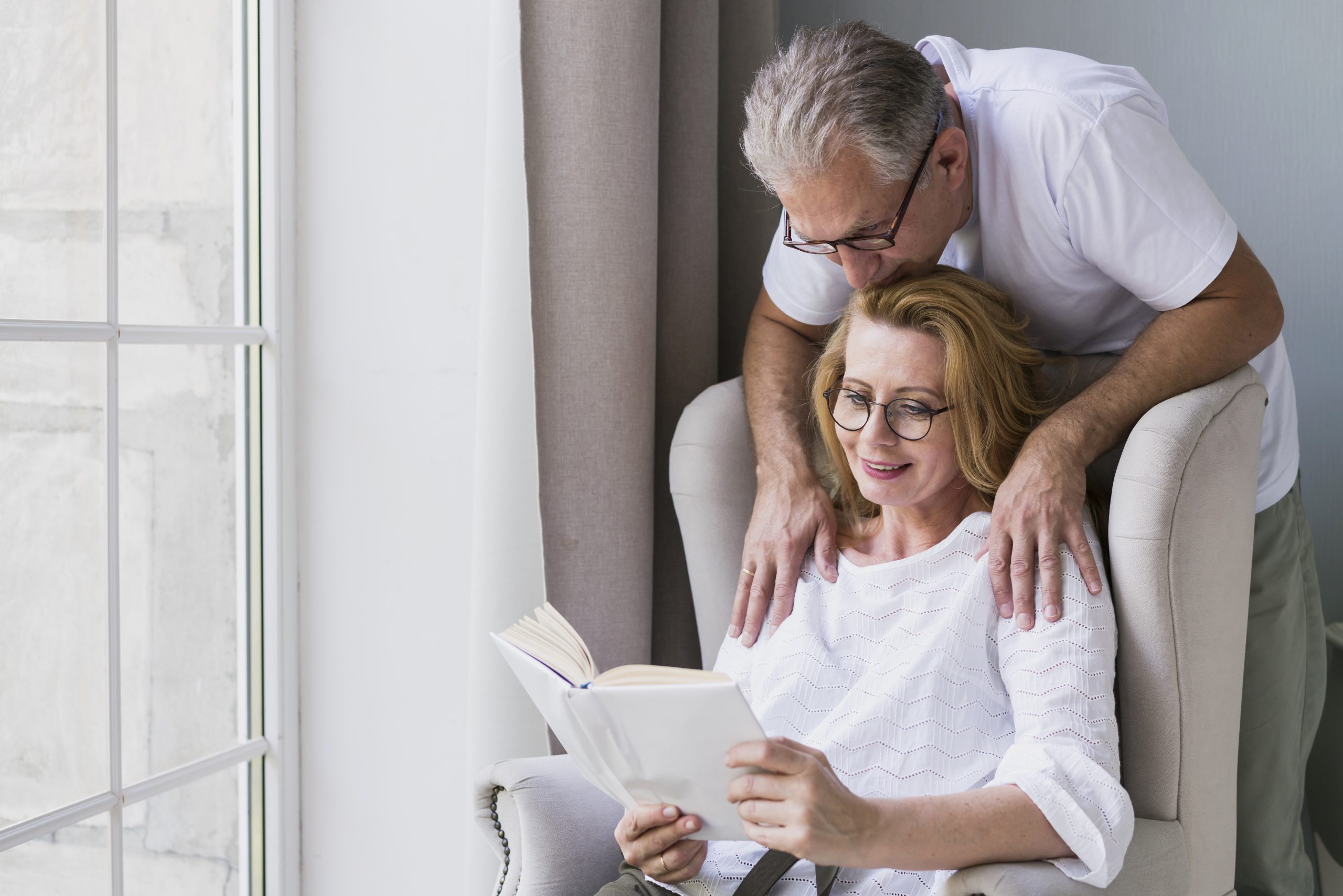 front-view-senior-man-woman-armchair
