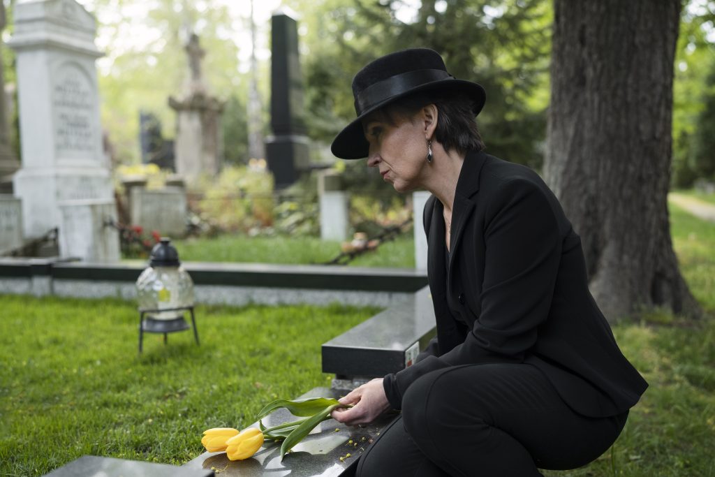 woman-mourning-cemetery-grave